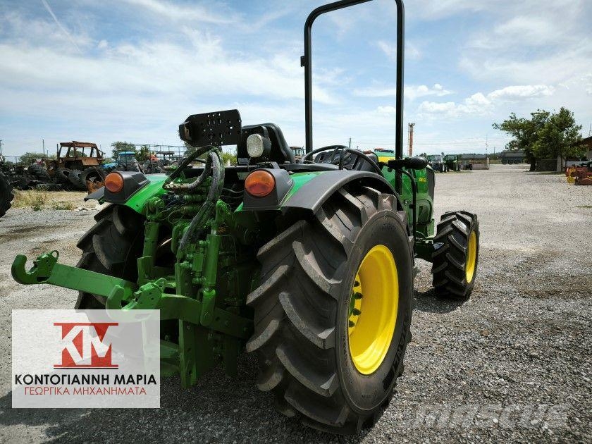 John Deere 5085 GL الجرارات
