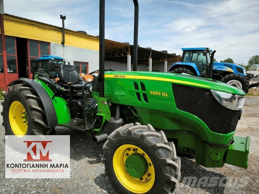 John Deere 5085 GL الجرارات