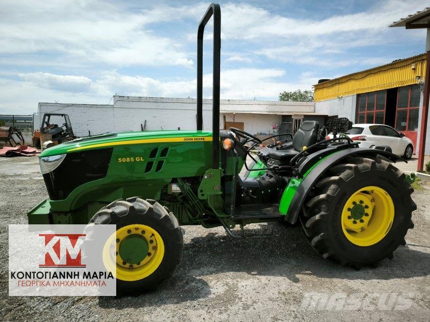 John Deere 5085 GL الجرارات