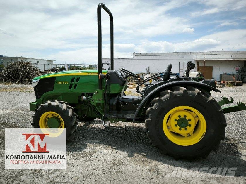 John Deere 5085 GL الجرارات