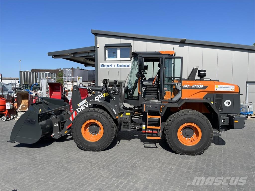 Develon DL250-7 Колесни товарачи