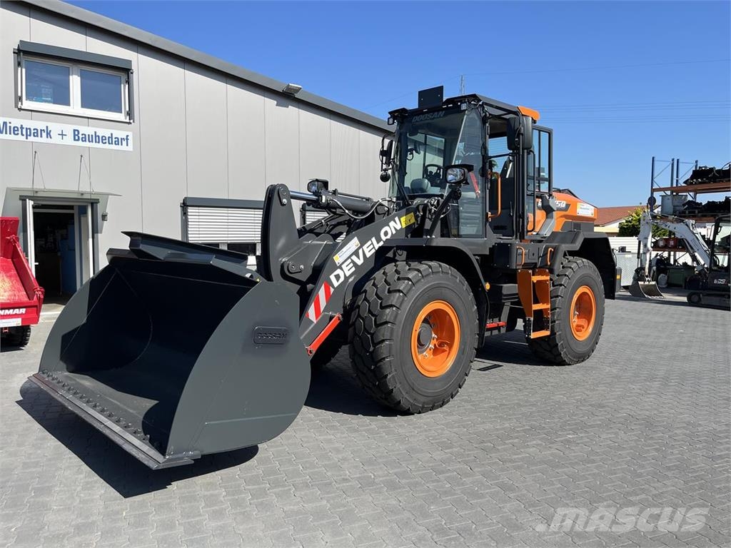 Develon DL250-7 Колесни товарачи