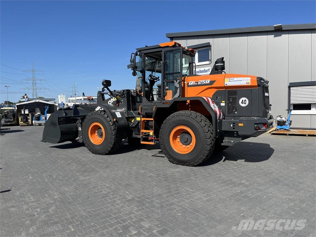 Develon DL250-7 Колесни товарачи