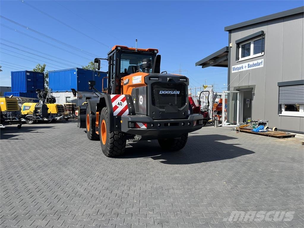 Develon DL250-7 Колесни товарачи