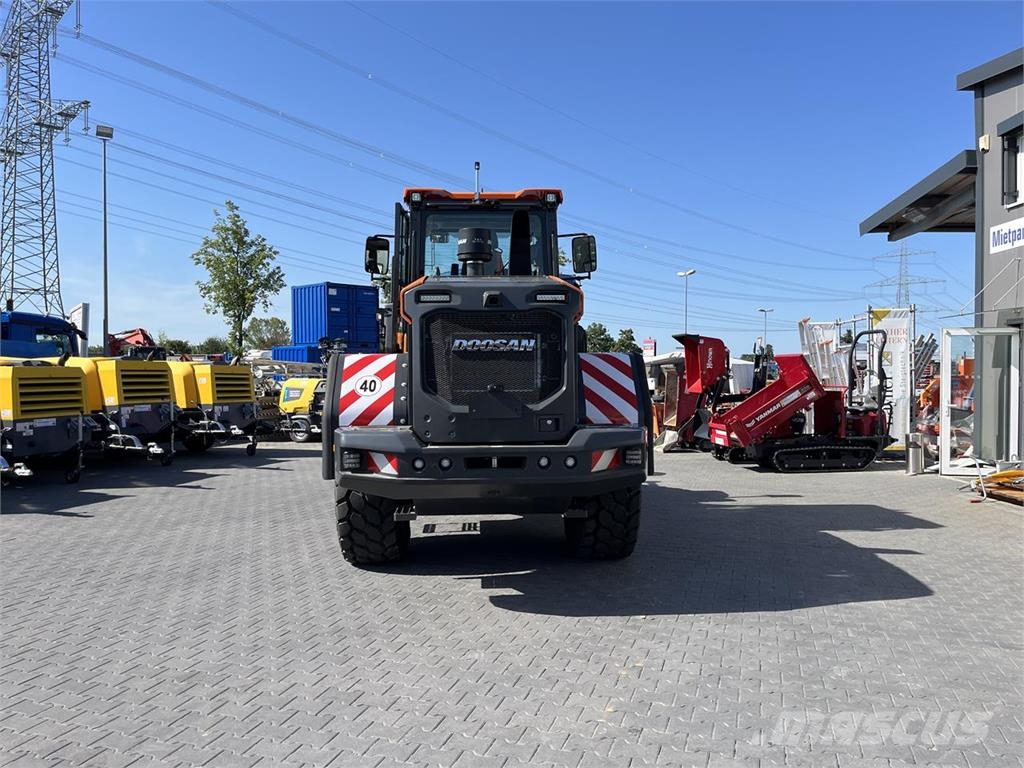 Develon DL250-7 Колесни товарачи
