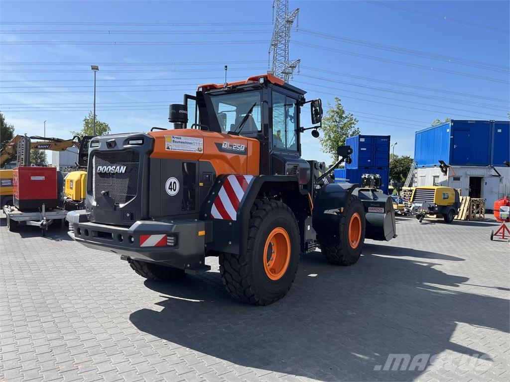 Develon DL250-7 Колесни товарачи