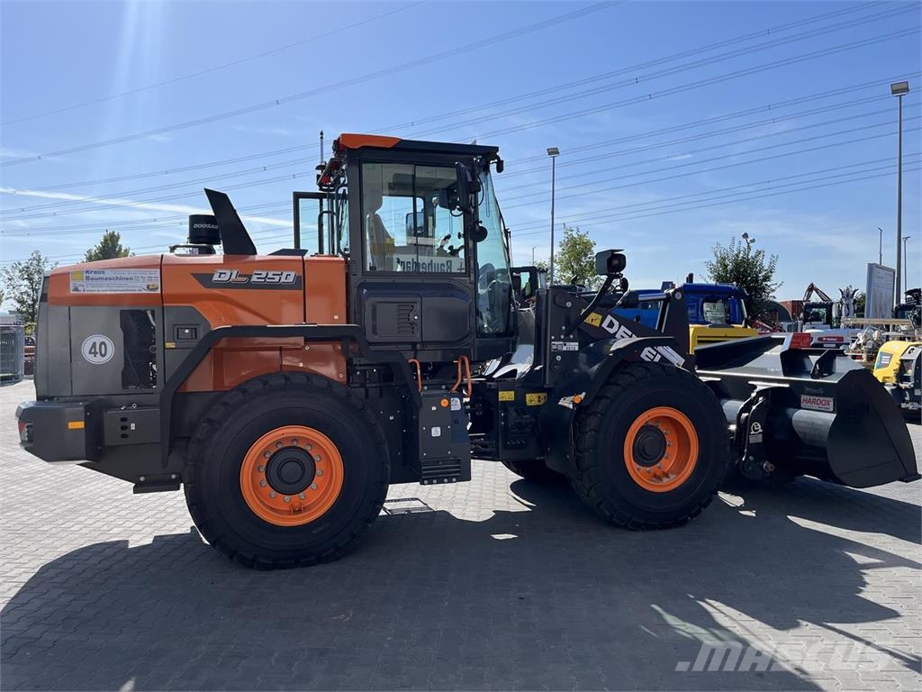 Develon DL250-7 Колесни товарачи