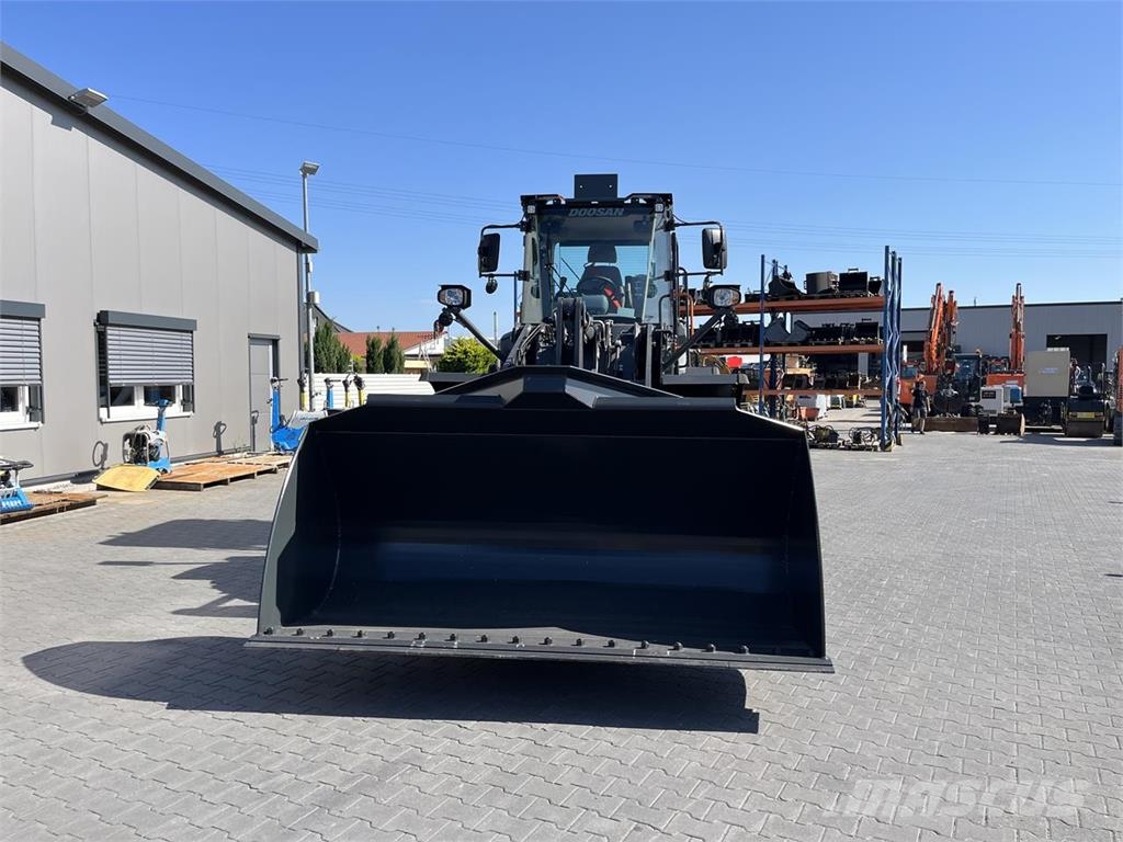Develon DL250-7 Колесни товарачи