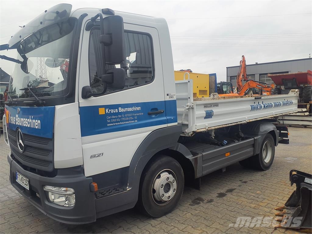 Mercedes-Benz Atego 821K Dreiseitenkipper Otros camiones