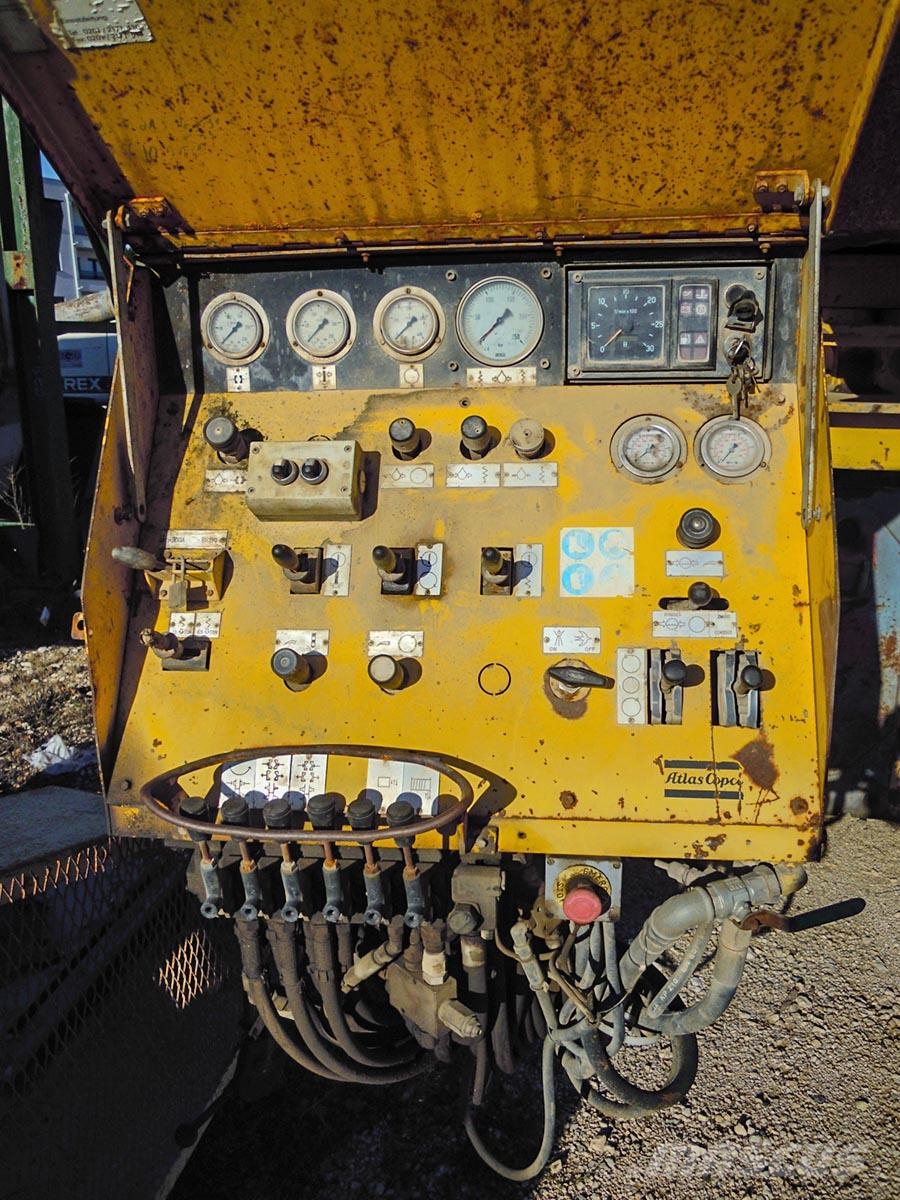 Atlas Copco Mustang 13-F3 Oberflächenbohrgeräte