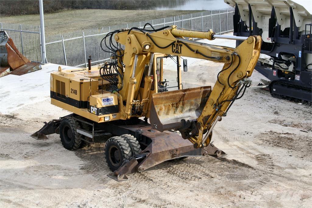 CAT 214B Bageri točkaši