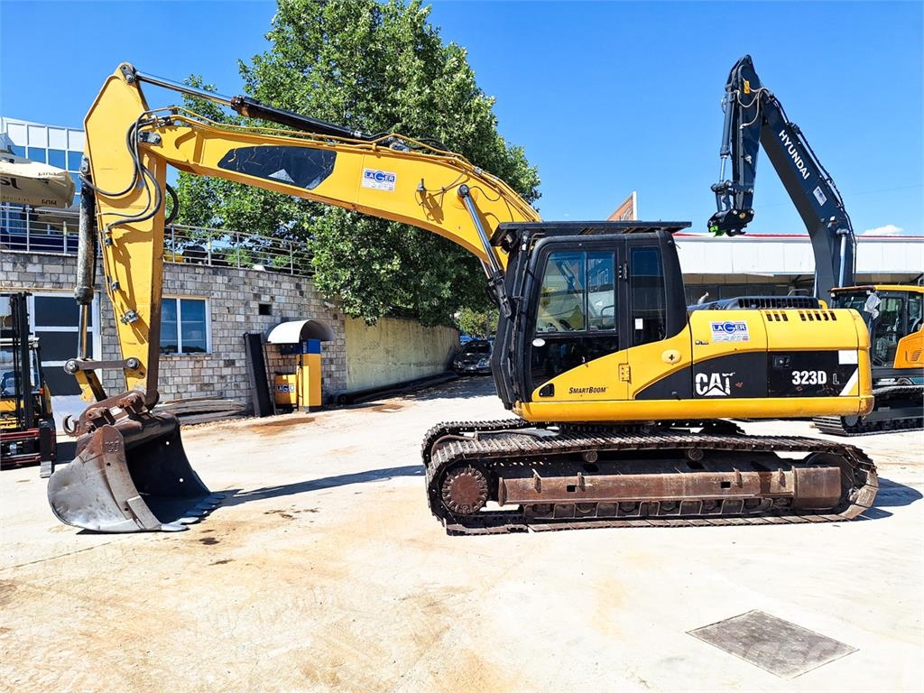 CAT 323D Excavatoare pe șenile