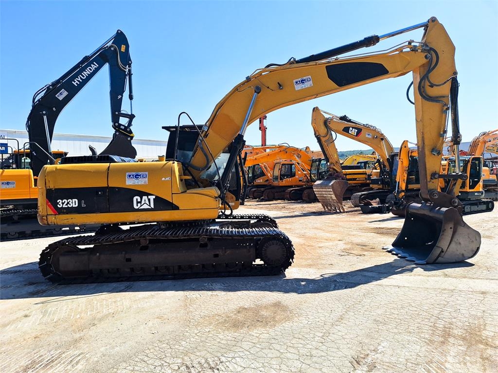 CAT 323D Excavatoare pe șenile