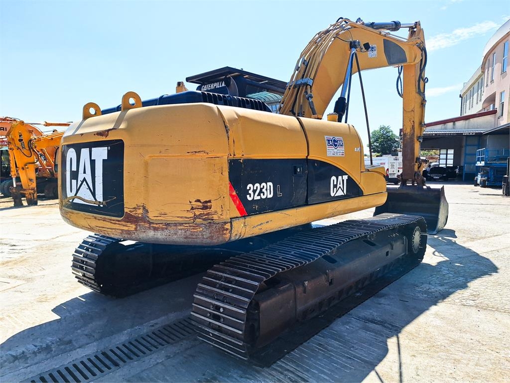 CAT 323D Excavatoare pe șenile