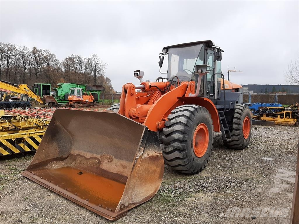 Hitachi ZW220 轮式装载机