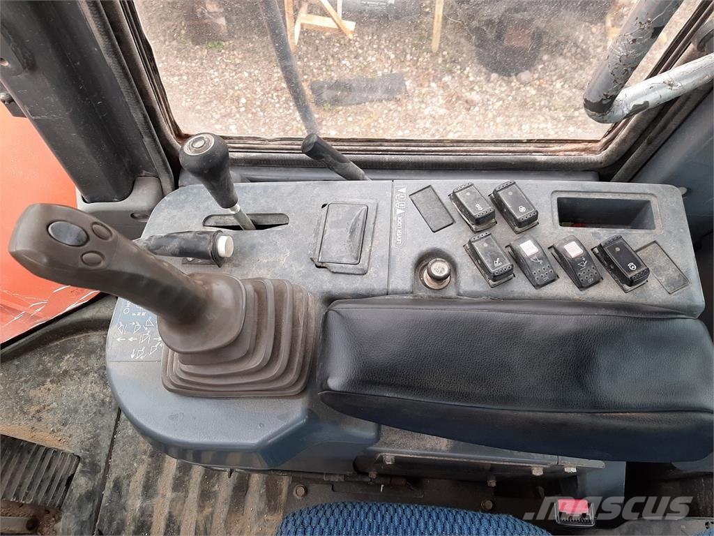 Hitachi ZW220 轮式装载机