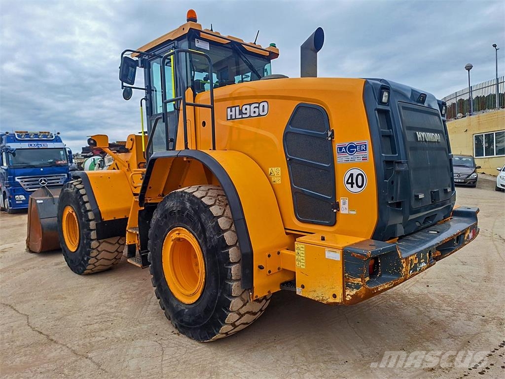 Hyundai HL960 لوادر بعجل