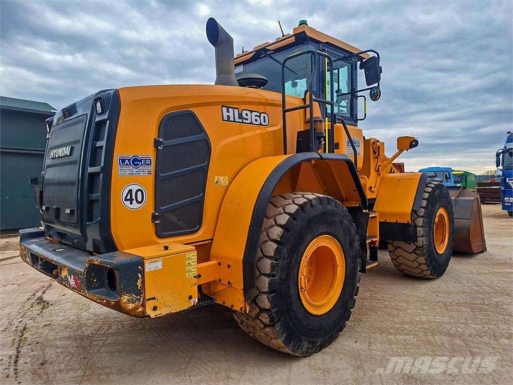 Hyundai HL960 لوادر بعجل