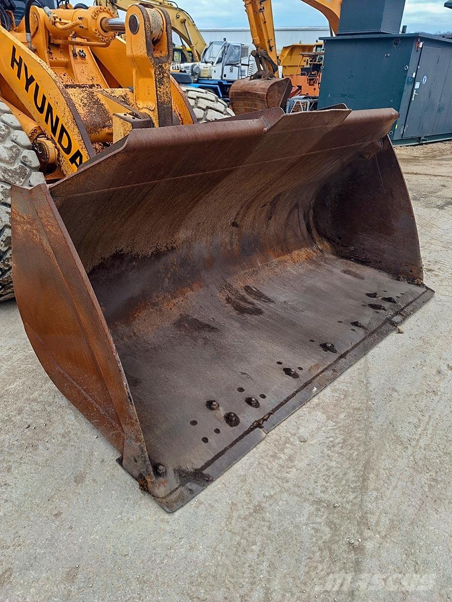 Hyundai HL960 لوادر بعجل