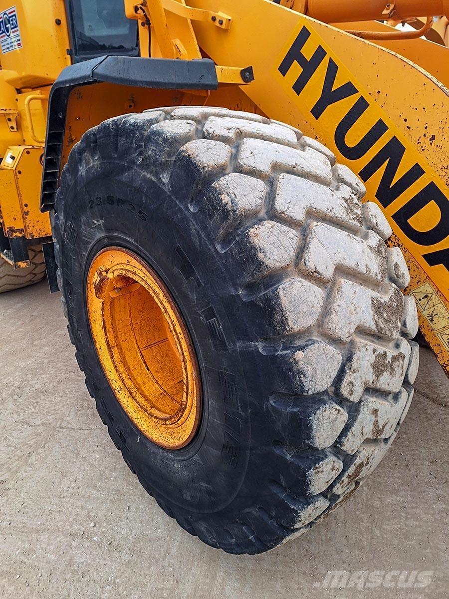 Hyundai HL960 لوادر بعجل