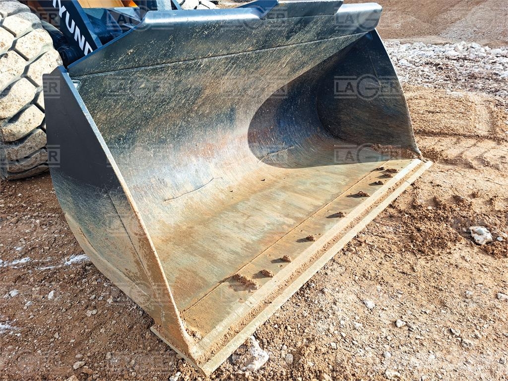 Hyundai HL970A لوادر بعجل
