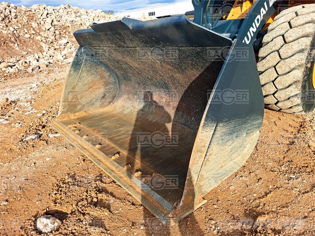 Hyundai HL970A لوادر بعجل
