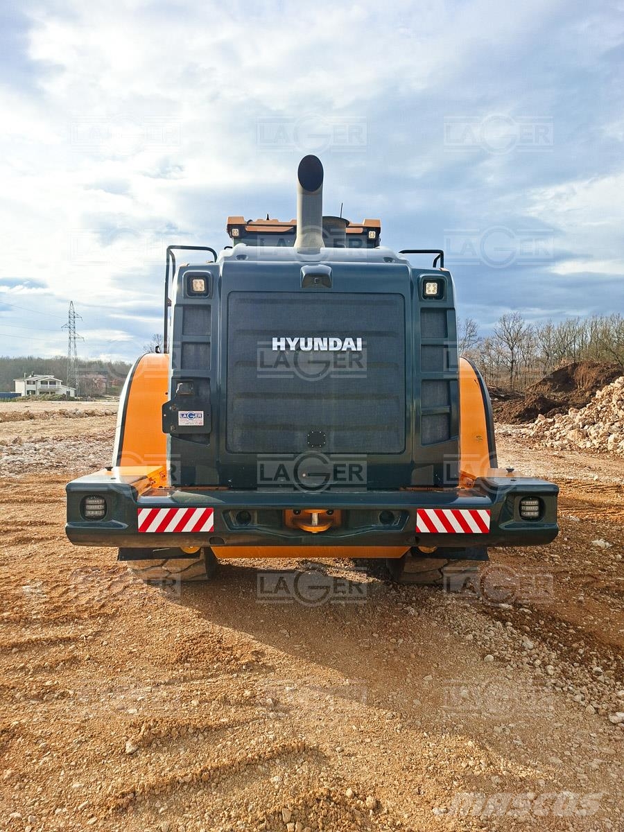 Hyundai HL970A لوادر بعجل