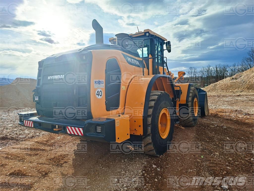 Hyundai HL970A لوادر بعجل