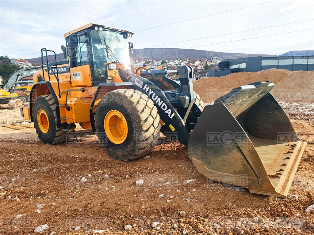 Hyundai HL970A لوادر بعجل