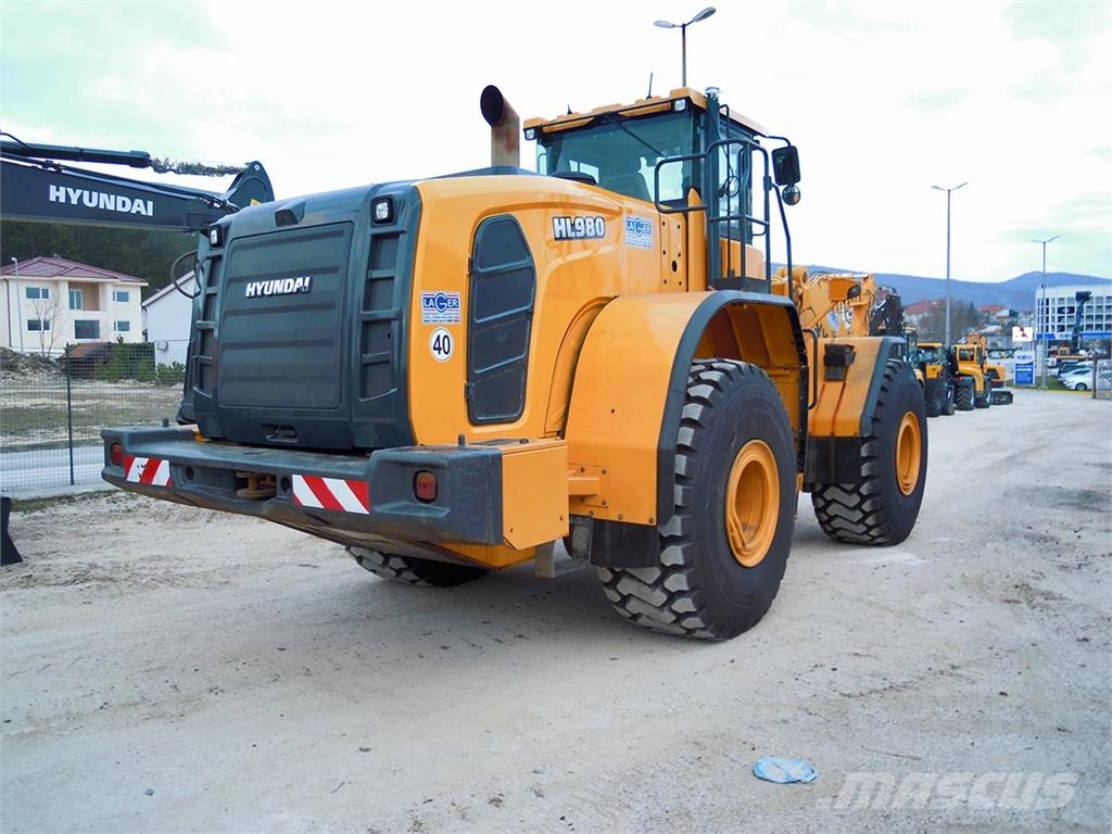 Hyundai HL980 لوادر بعجل