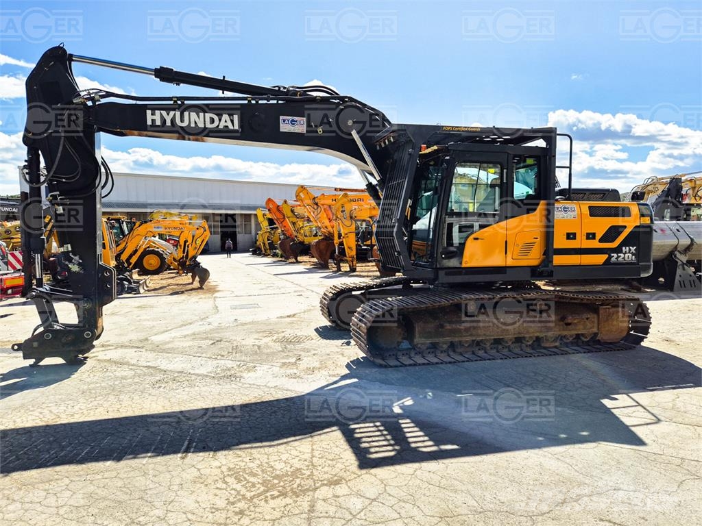Hyundai HX220L Гусеничні екскаватори