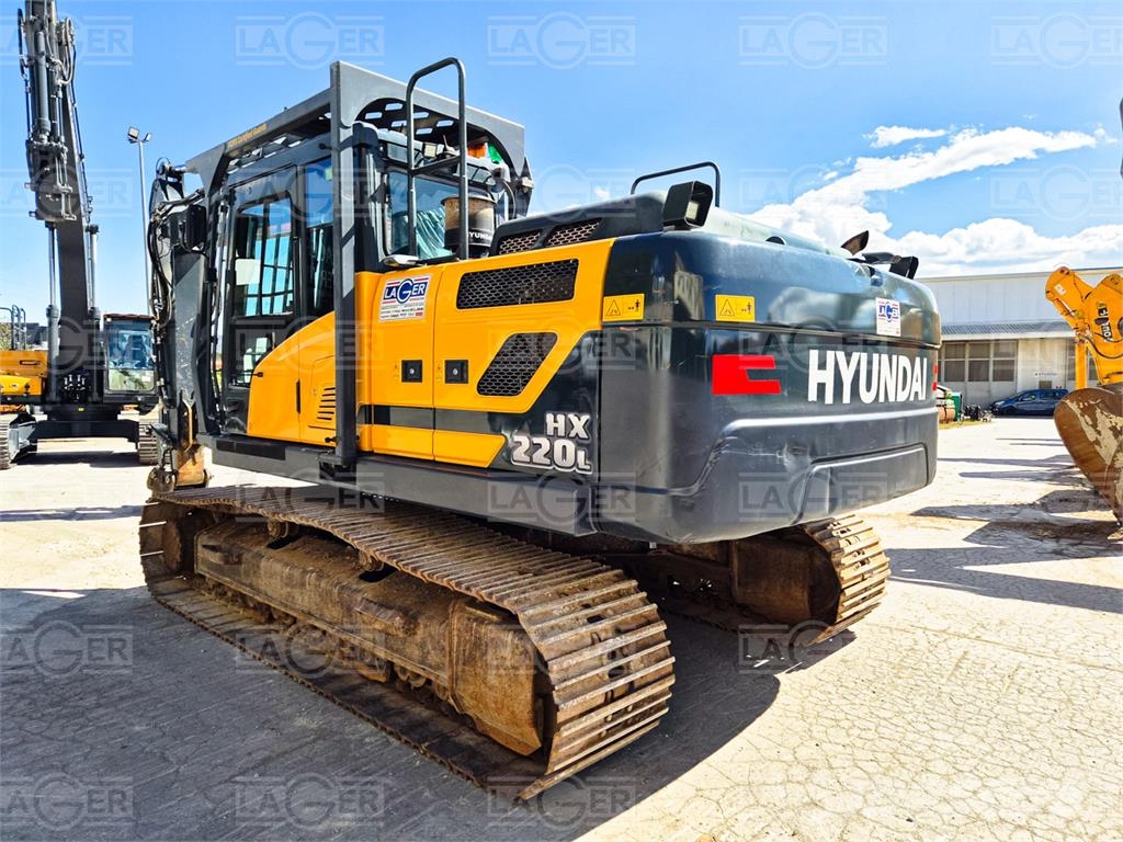 Hyundai HX220L Гусеничні екскаватори