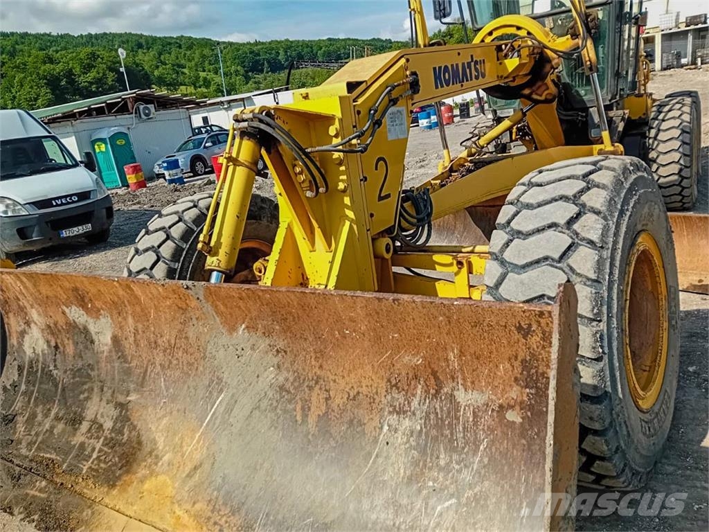Komatsu GD655-3A Greiderid