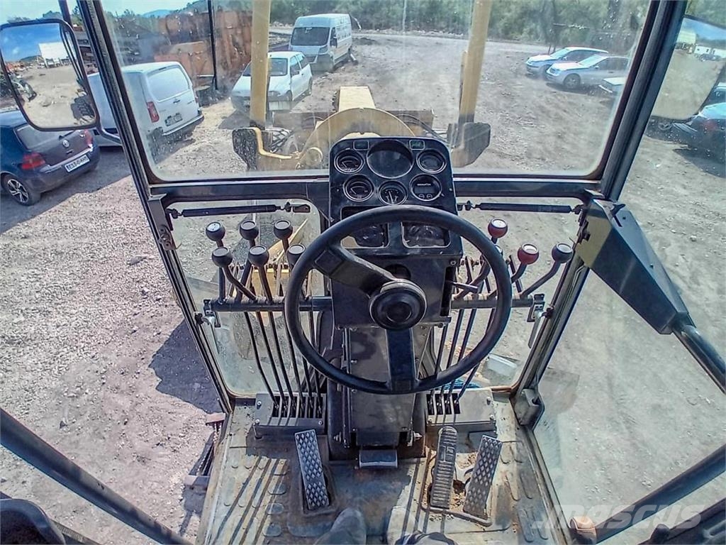 Komatsu GD655-3A Greiderid