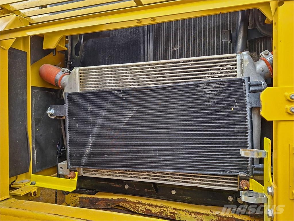Komatsu PC350LC-8 حفارات زحافة