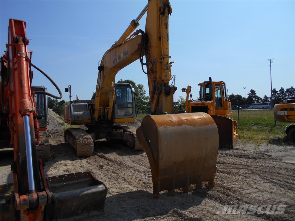 New Holland E 305EL حفارات زحافة