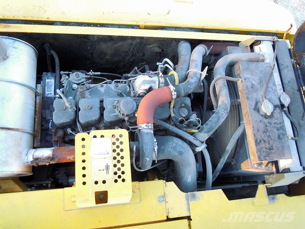New Holland E215 Bageri guseničari