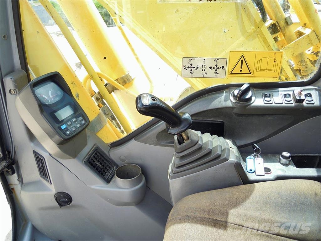 New Holland E305 Kāpurķēžu ekskavatori