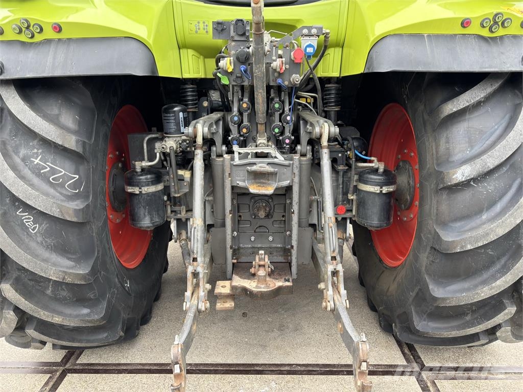 CLAAS Arion 650 CMATIC CIS Tractoren