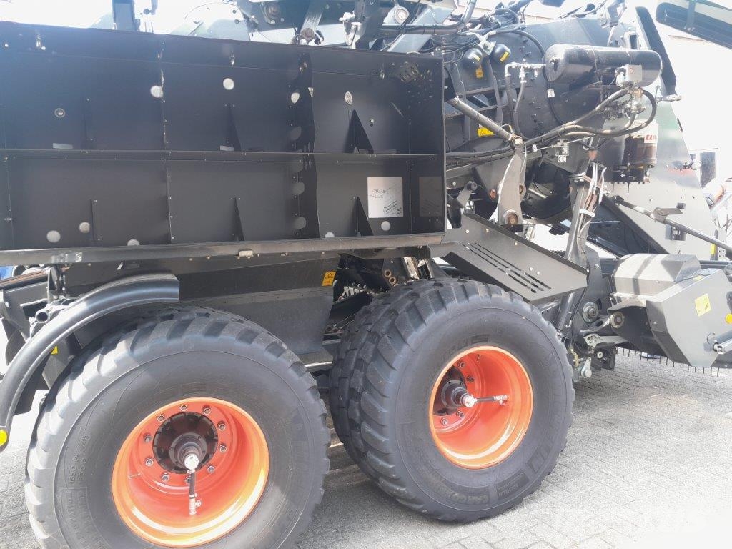CLAAS Quadrant 5300 RC Sklízecí mlátičky