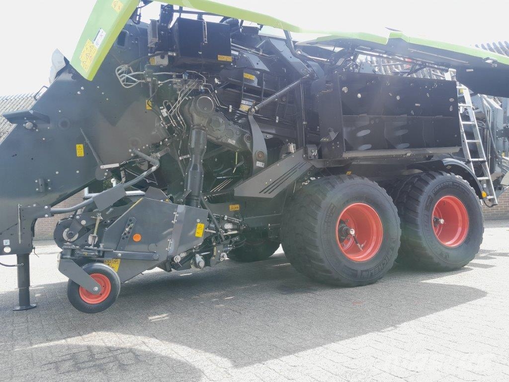 CLAAS Quadrant 5300 RC Sklízecí mlátičky