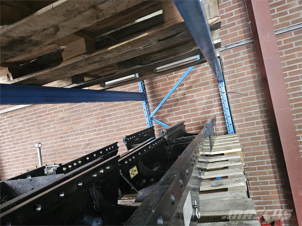 Diverse CNH Trekhaken Sonstige Landmaschinen