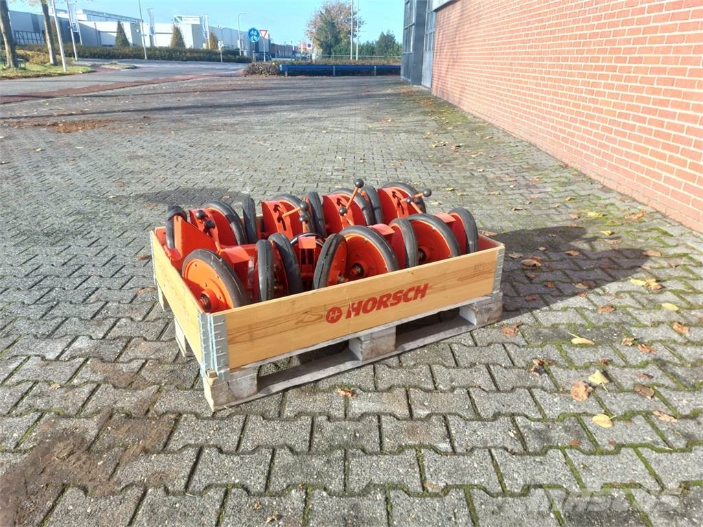 Kuhn Maxima Aandrukwielen Сільгосптехніка - Інші