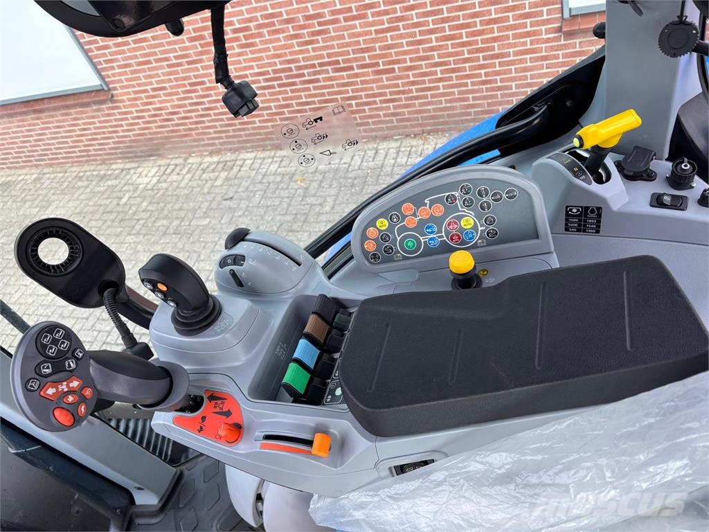 New Holland T6 155 AC (NIEUW) Tractores