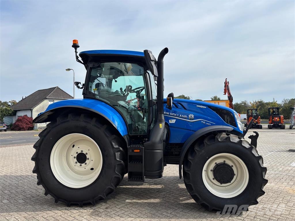 New Holland T6 180 AC (NIEUW) Traktoren