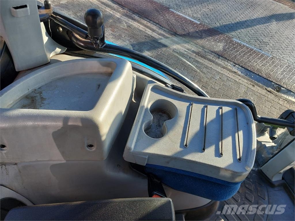 New Holland T7.210 AC Traktorji