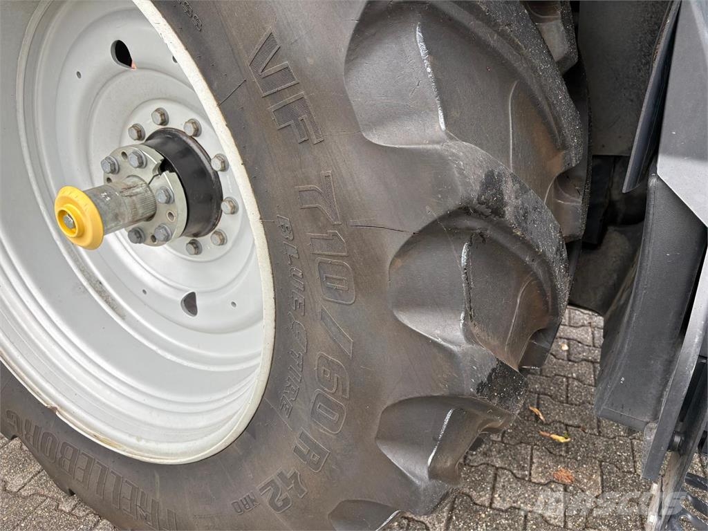 New Holland T7.270 AC Blue Power Traktorid