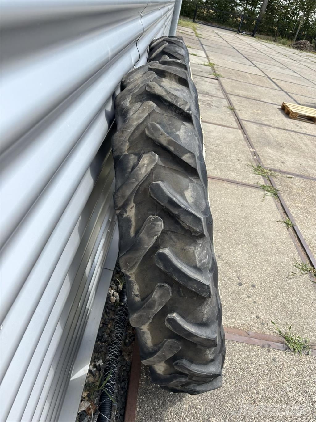  Set Alliance Banden 270/95R36 Verstelbare Velgen Traktoren