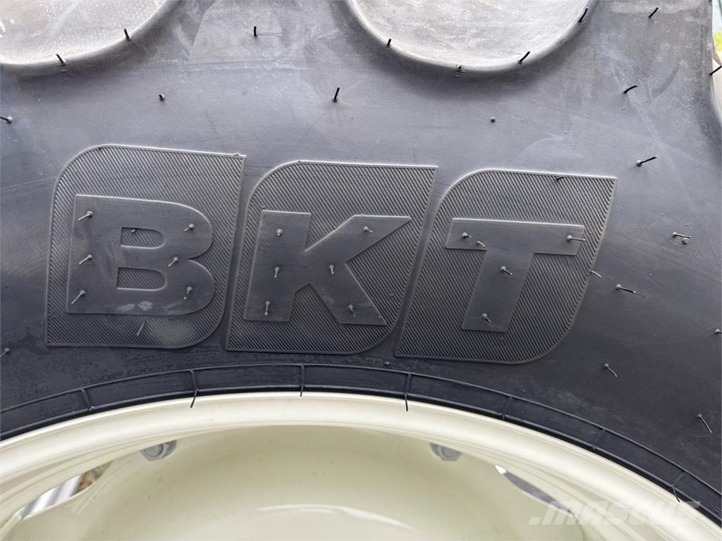Set Bkt Agrimax Banden 420/85R34 en 340/85R24 Vers Tractors