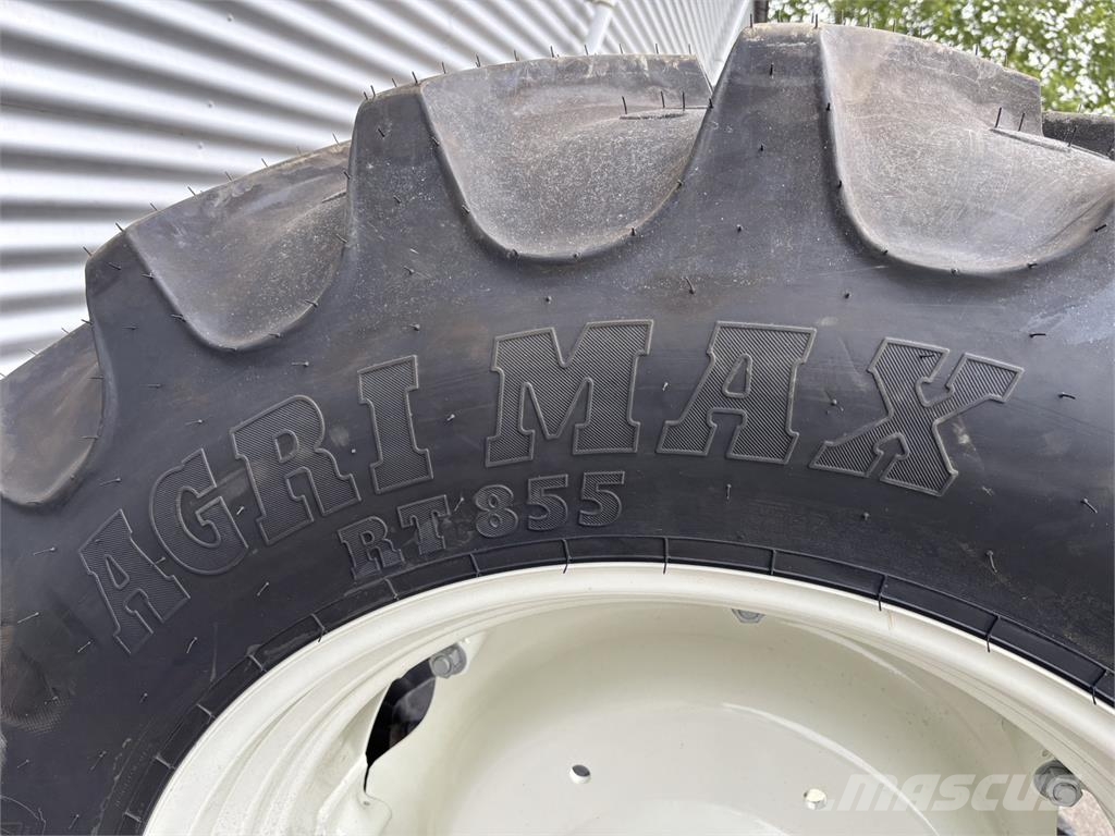 Set Bkt Agrimax Banden 420/85R34 en 340/85R24 Vers Tractors